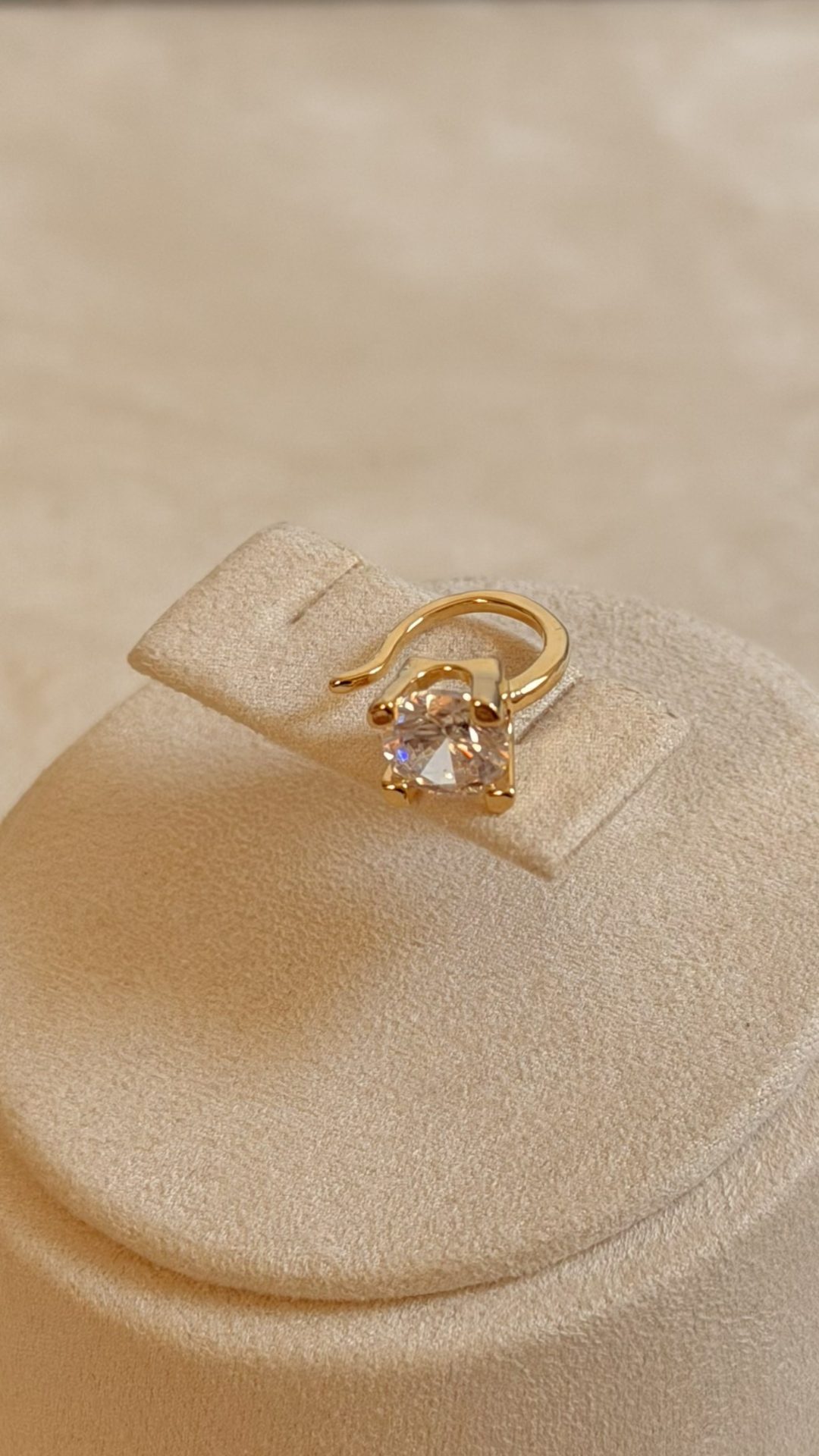 PIERCING FAKE DIAMOND
