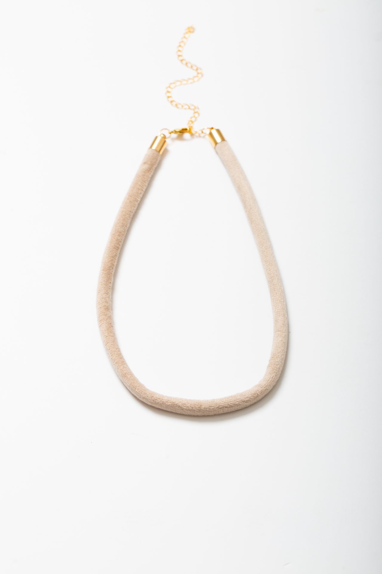 CHOKER VELUDO AREIA